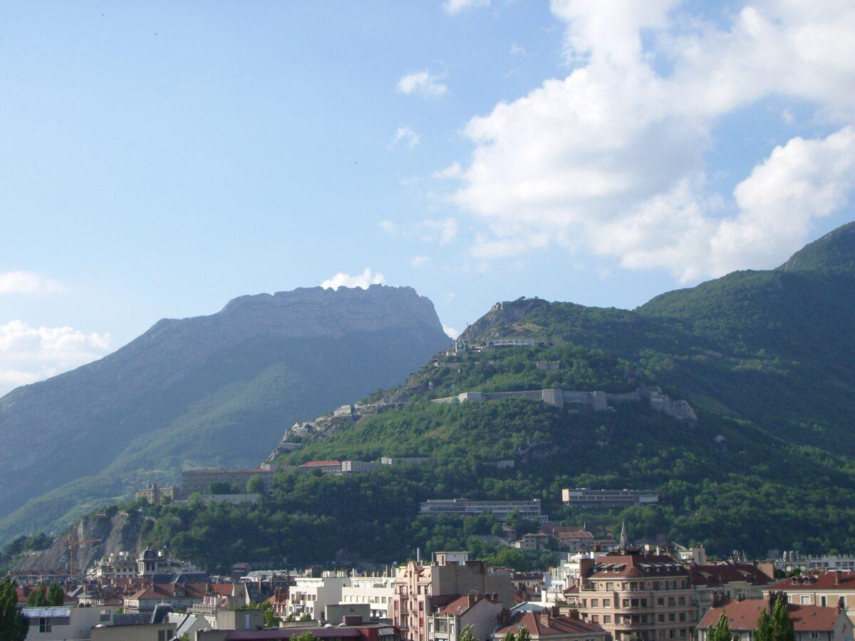 La Bastille de Grenoble vue depuis la ville