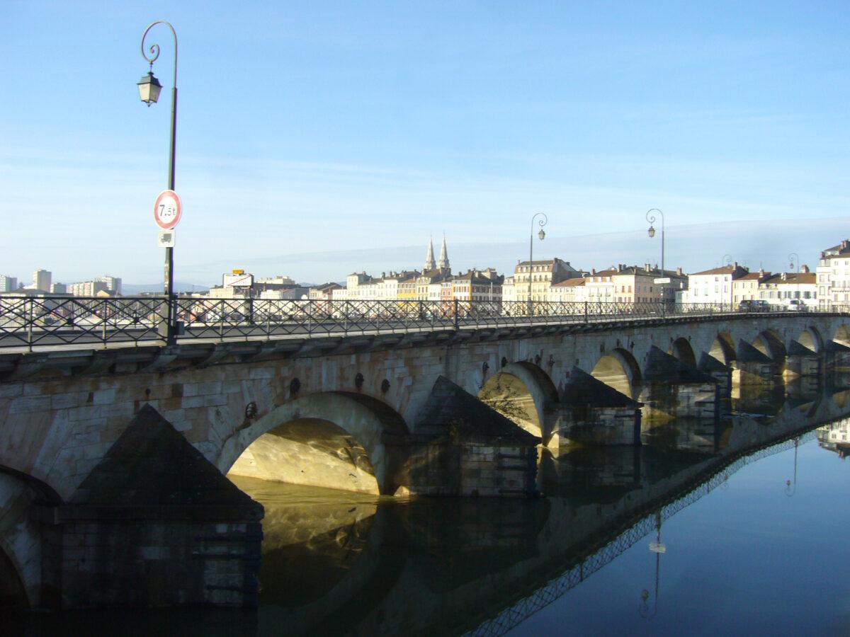 Pont Saint‑Laurent de Mâcon, pont en pierre sur la Saône