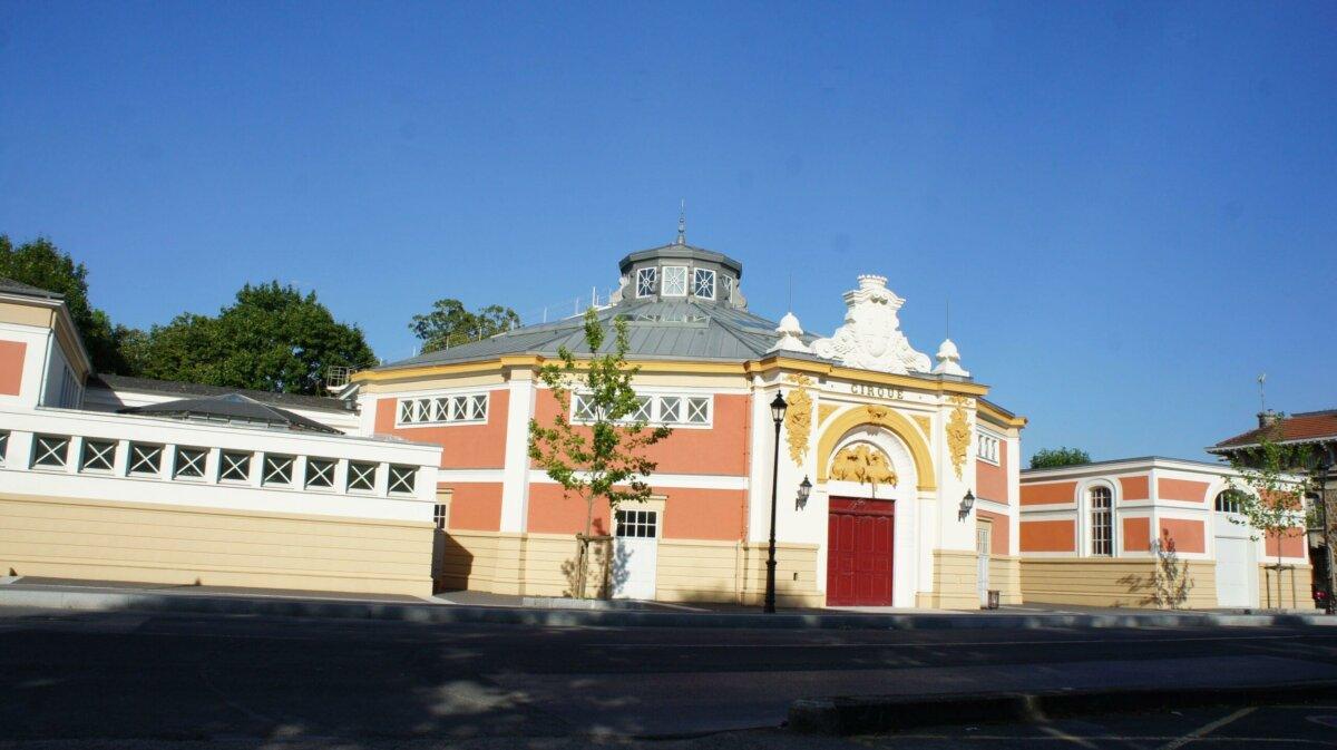 Circo histórico de Châlons-en-Champagne — fachada restaurada y rotonda