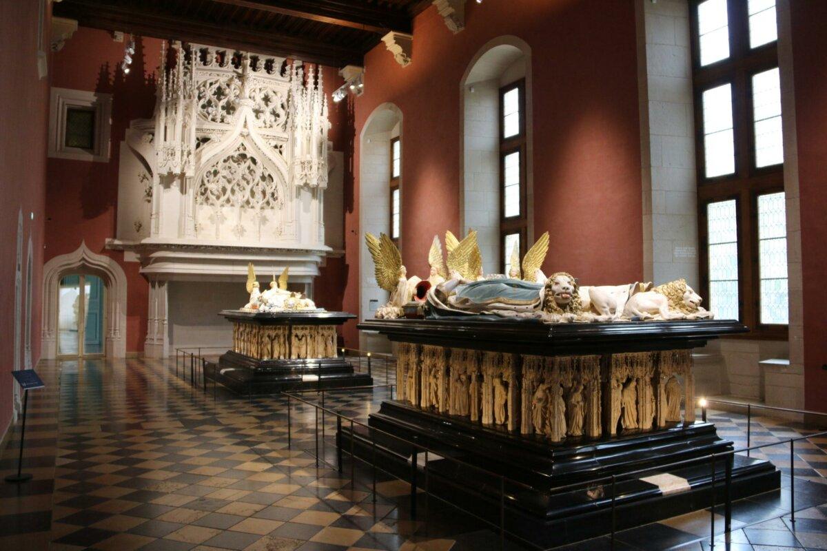 Salle des tombeaux des ducs de Bourgogne au Musée des Beaux-Arts de Dijon