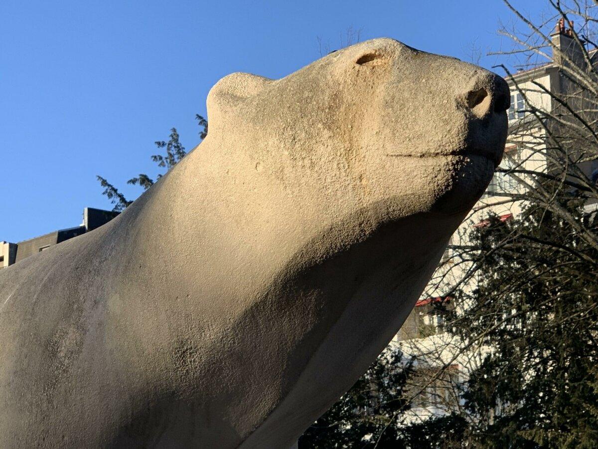 El Oso blanco de François Pompon en el jardín Darcy en Dijon
