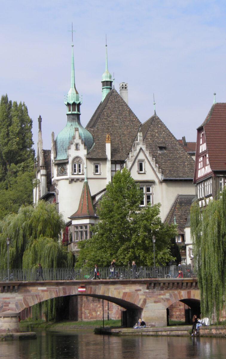 View of the turrets and the bridge in front of the Lycée des Pontonniers in Strasbourg