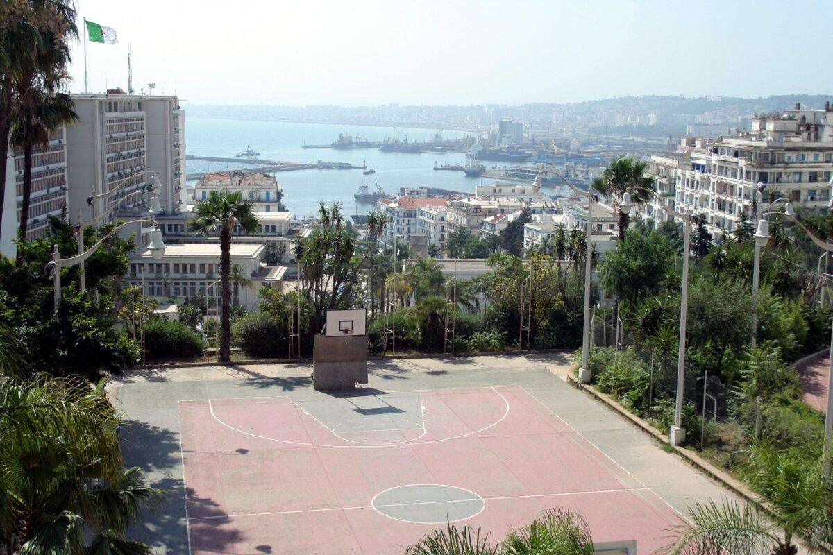 Palais du Gouvernement à Alger et front de mer