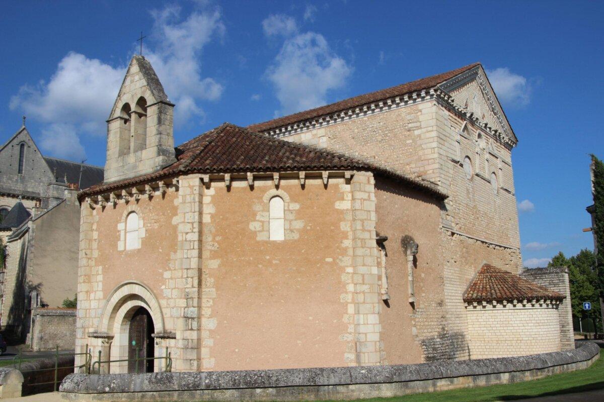 Baptistère Saint-Jean in Poitiers, exterior volumes and bell wall
