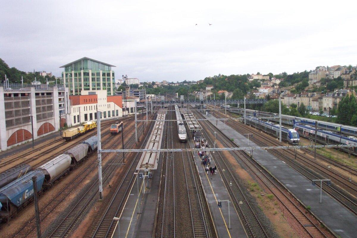 Railway premises and platforms of Poitiers station