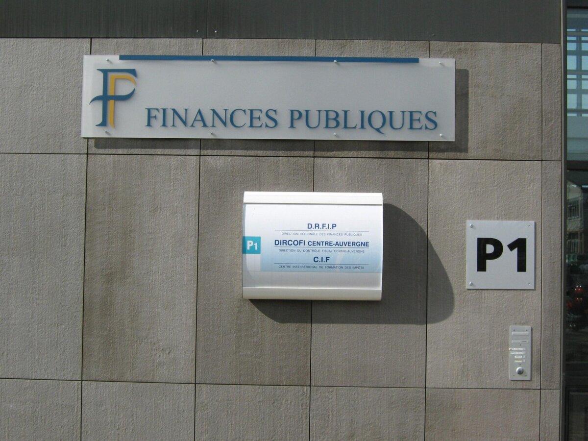 Signalétique Finances publiques / DRFiP sur un mur
