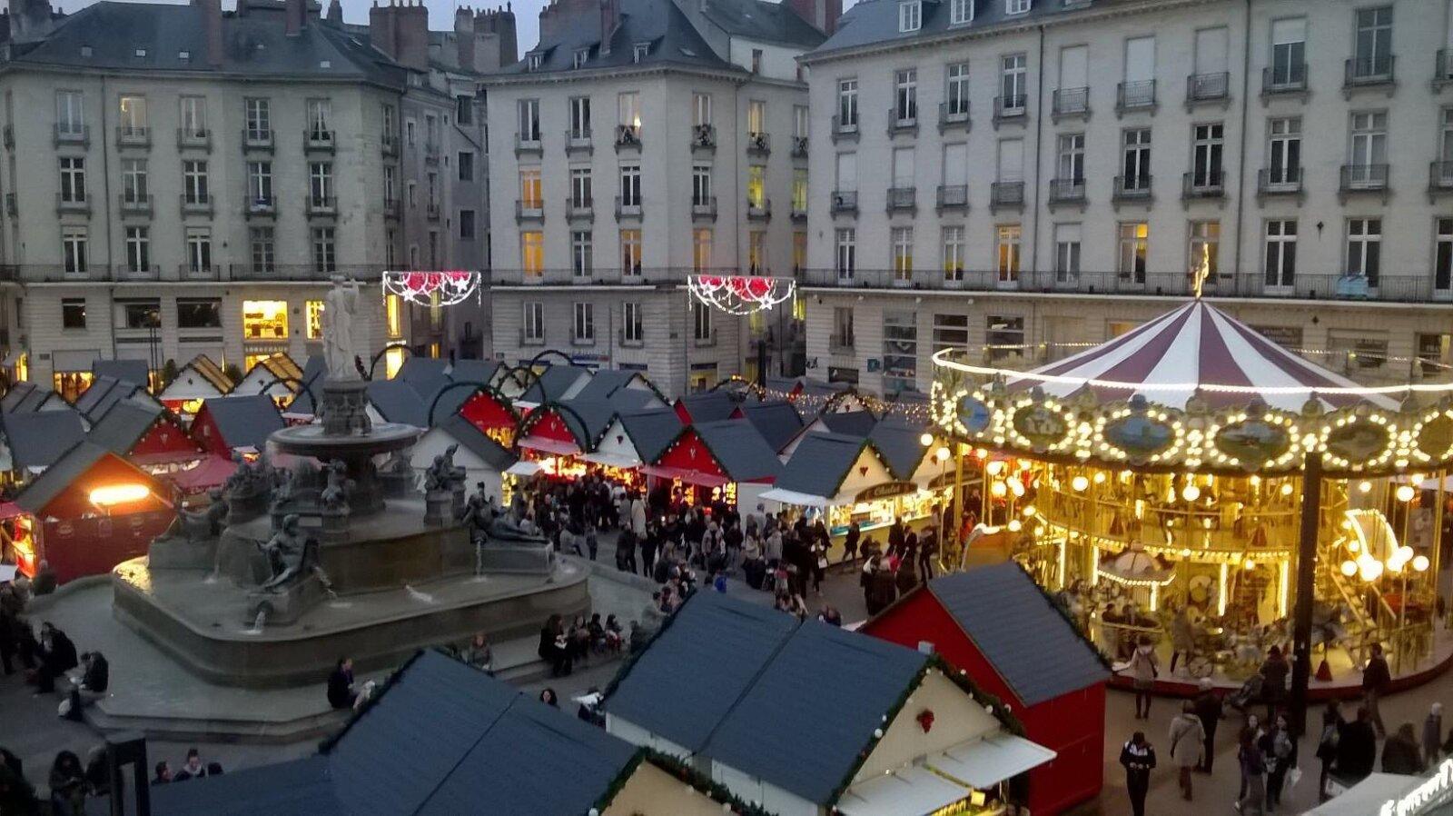 Marché de Noël village urbain sud France Montpellier Comédie