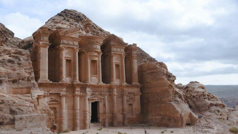 Road-trip ou circuit organisé : comment choisir son format en Jordanie ?