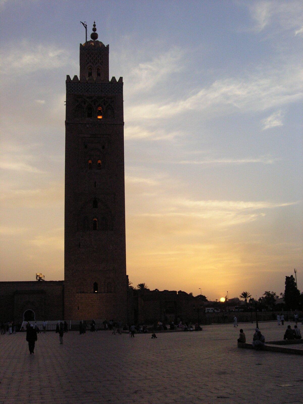 Minaret de la mosquée Koutoubia à Marrakech au coucher du soleil