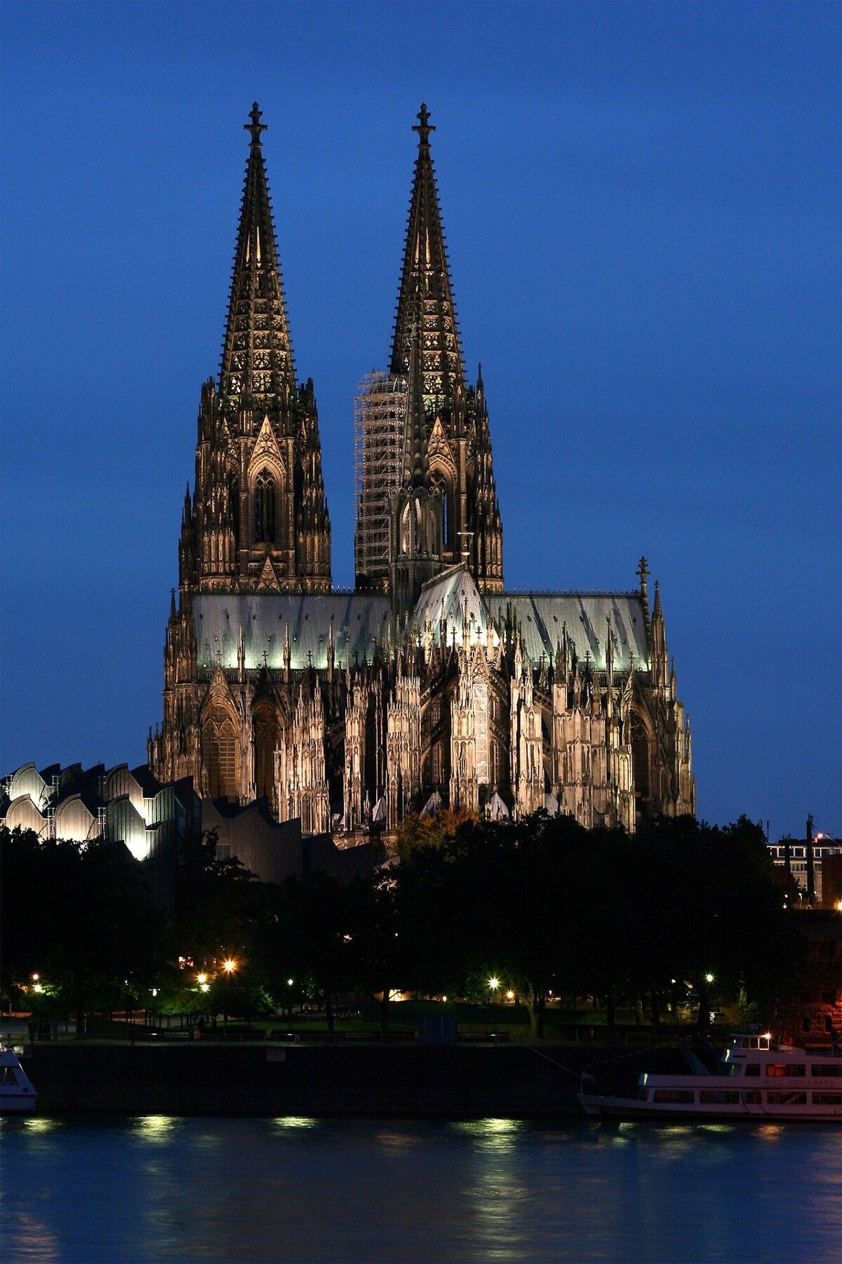 Cathedral of Cologne in the evening