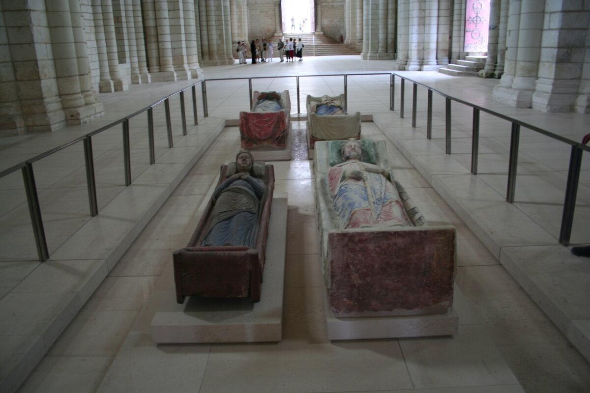 Gisants des Plantagenêts dans l’abbatiale de Fontevraud près de Saumur