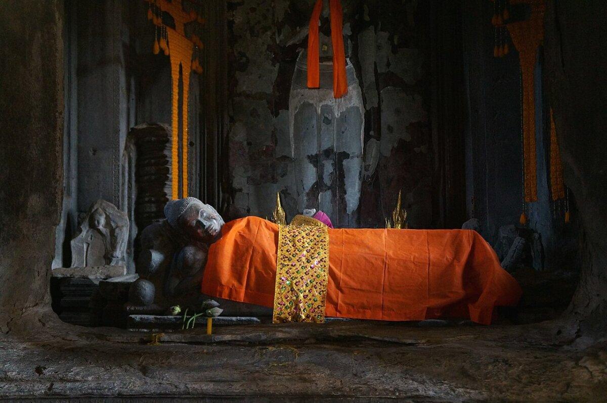 Reclining Buddha statue at Angkor, Siem Reap — traveling in Asia with children
