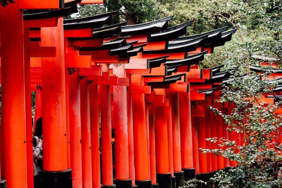 Red torii gates of Fushimi Inari in Kyoto for a trip to Asia with children