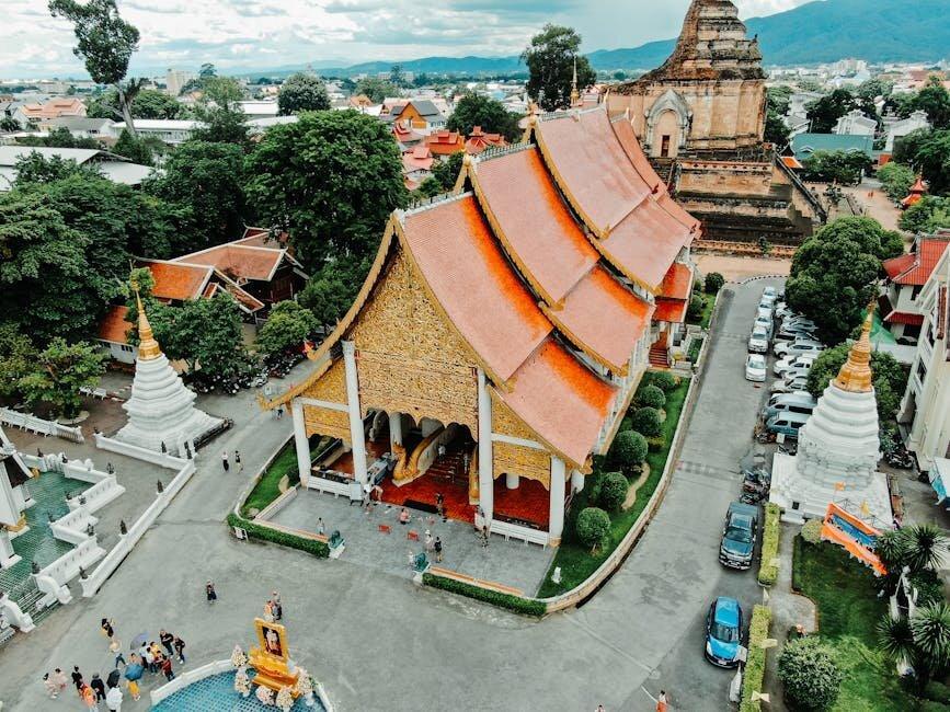Vista aérea del Wat Chedi Luang en Chiang Mai, punto de referencia para nómadas digitales