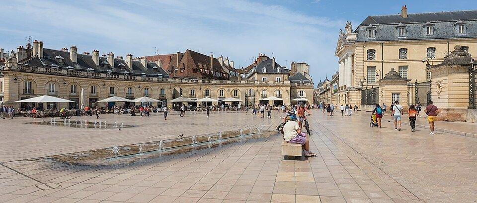 Place de la Libération à Dijon, patrimoine bourguignon, week-end en train Lyon
