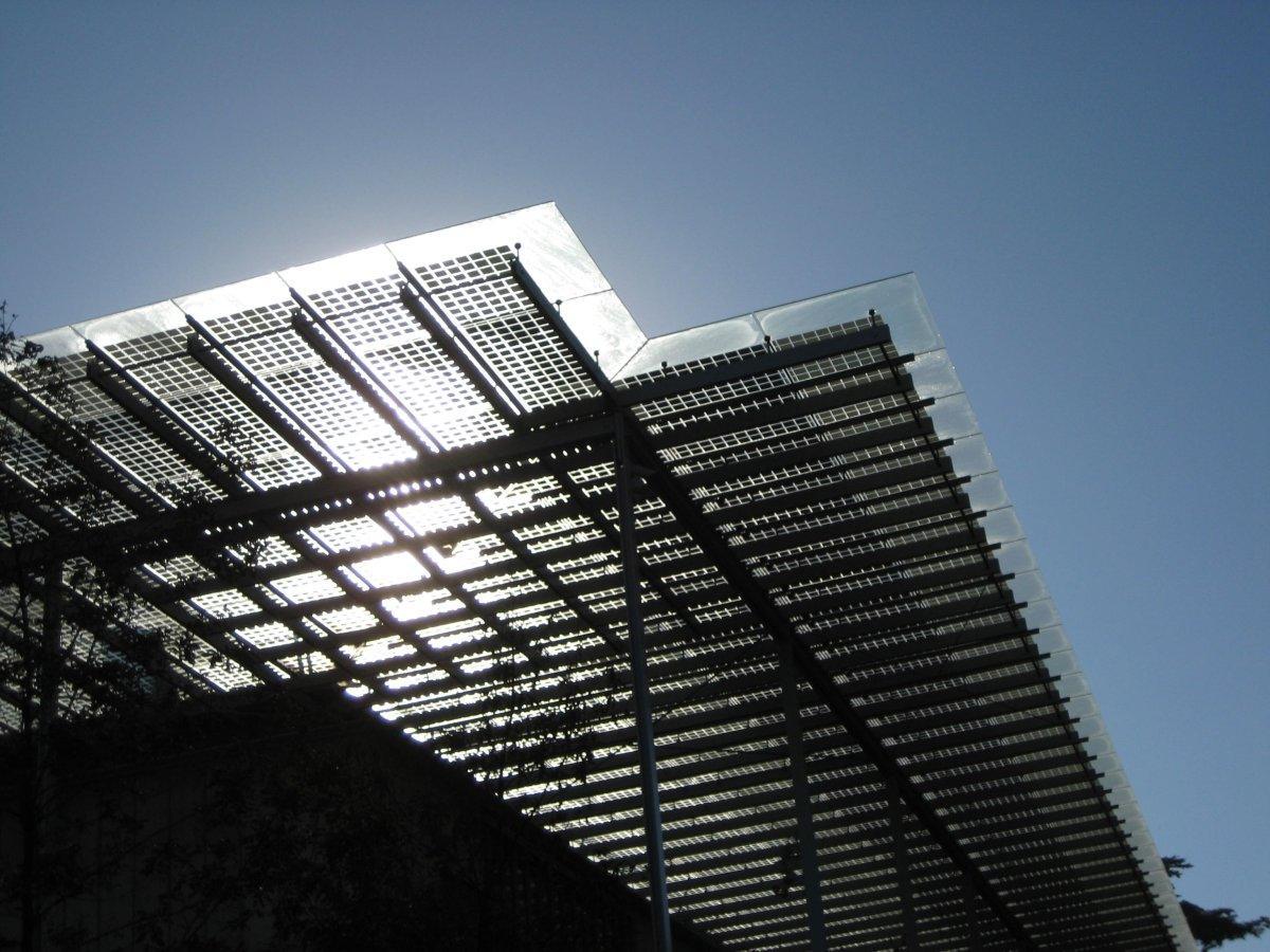 Tejado solar integrado en el edificio