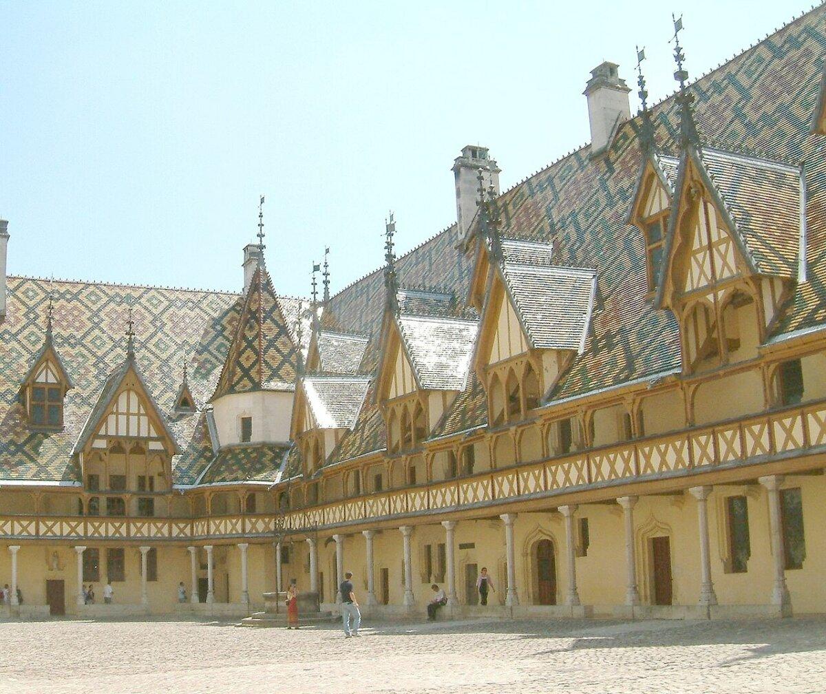 Hospices de Beaune en Bourgogne, halte idéale pour un week-end en train Lyon